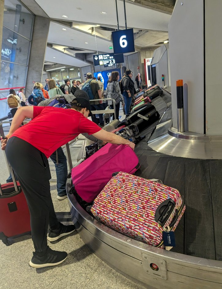 Paris Charles De Gaulle Airport Baggage Claim Area