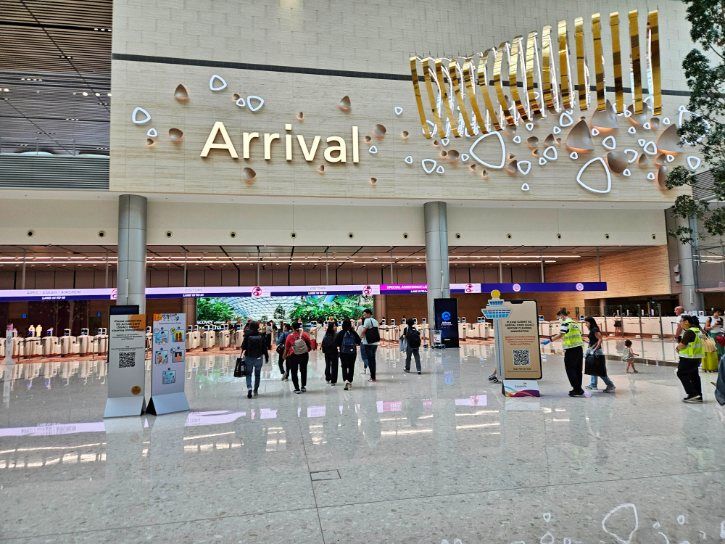 Singapore Airport Arrival Hall