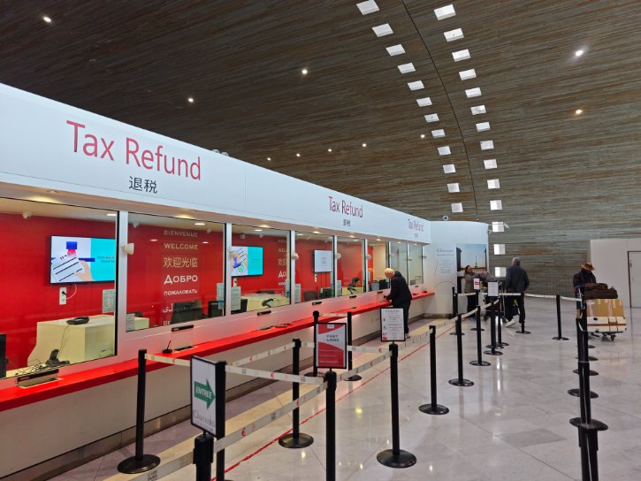 Paris Airport Tax Refund Counter Area