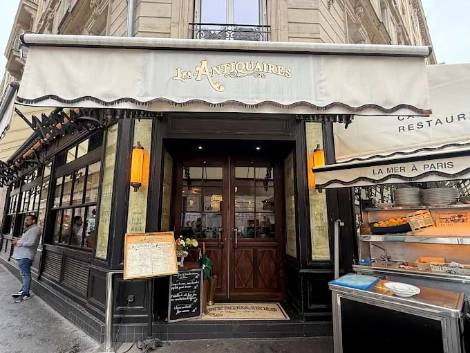 Les Antiquaires