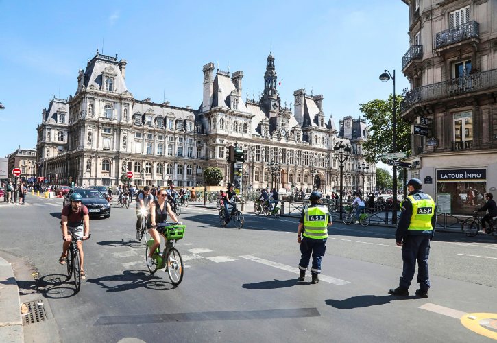 Things Tourists Should Never Do in France