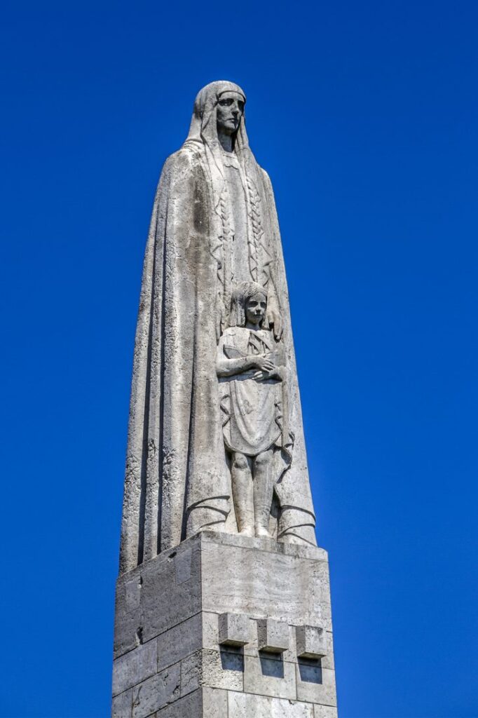 Sainte Geneviève Statue