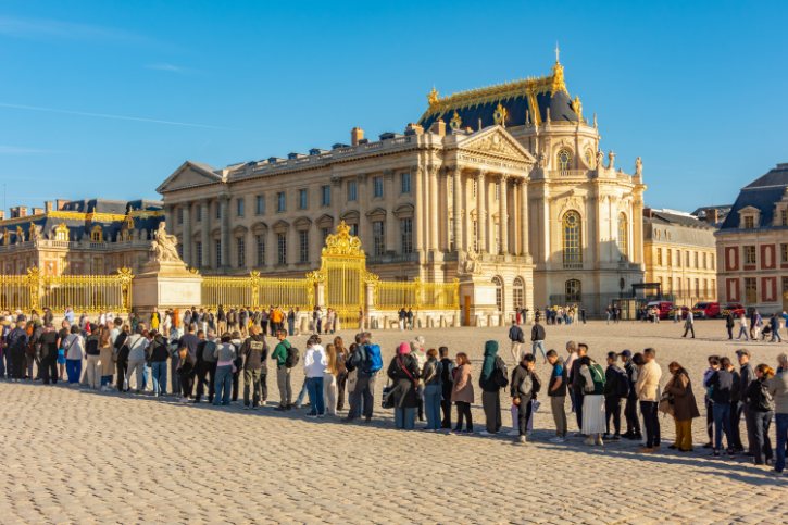 Queue Up at Versailles