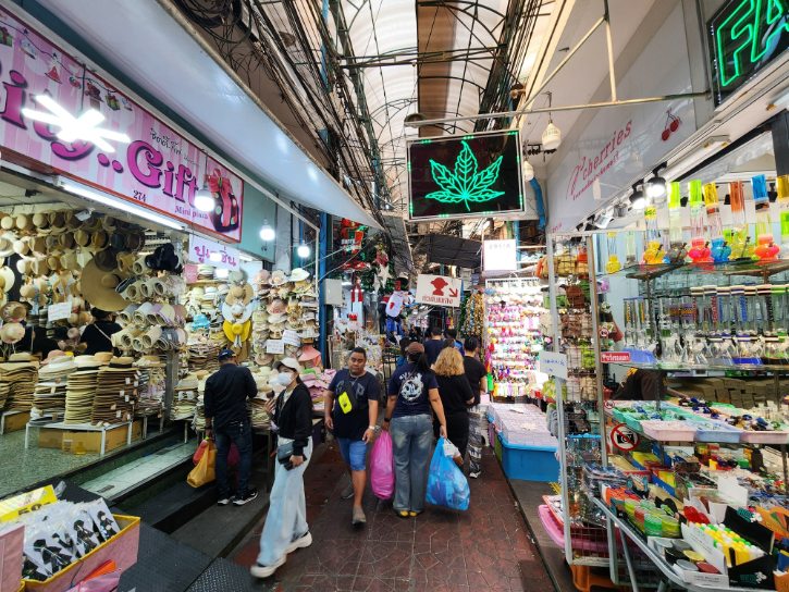 Sampheng Market