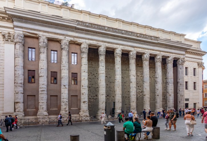 Piazza di Pietra