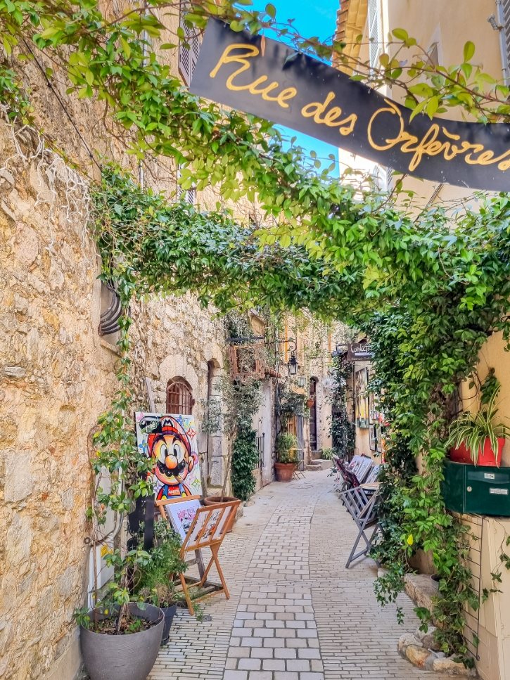 Mougins