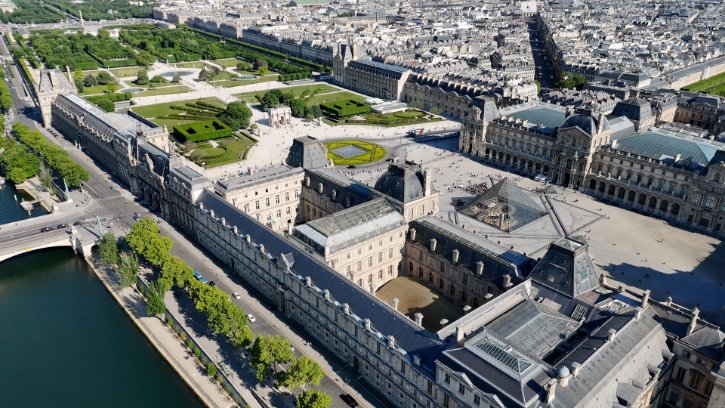 Louvre Museum