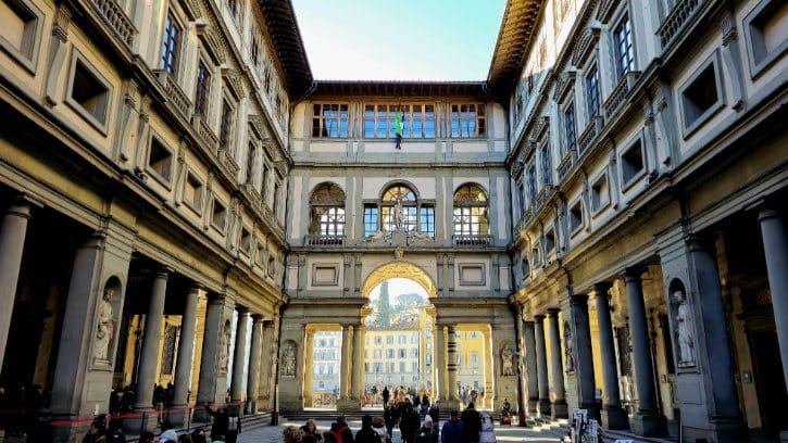 Piazzale degli Uffizi