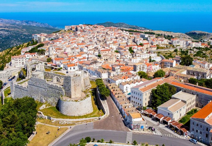 Dreamy Whitewashed Italian Towns