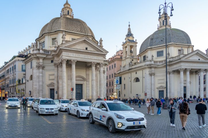 Rome Taxis Near Piazza Del Popolo
