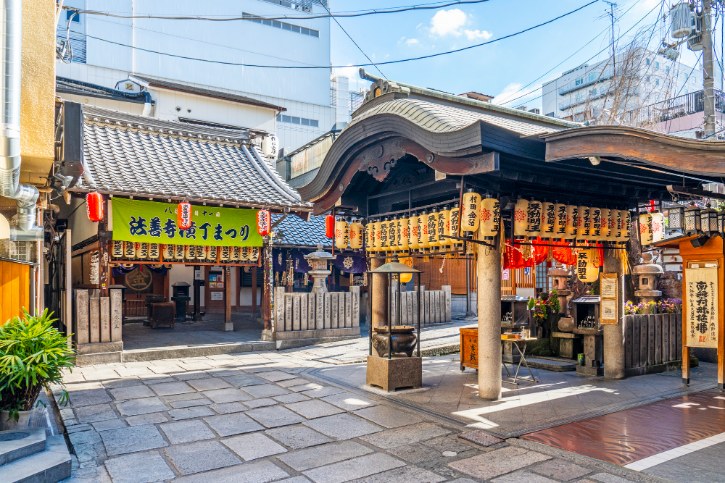 Hozenji Temple